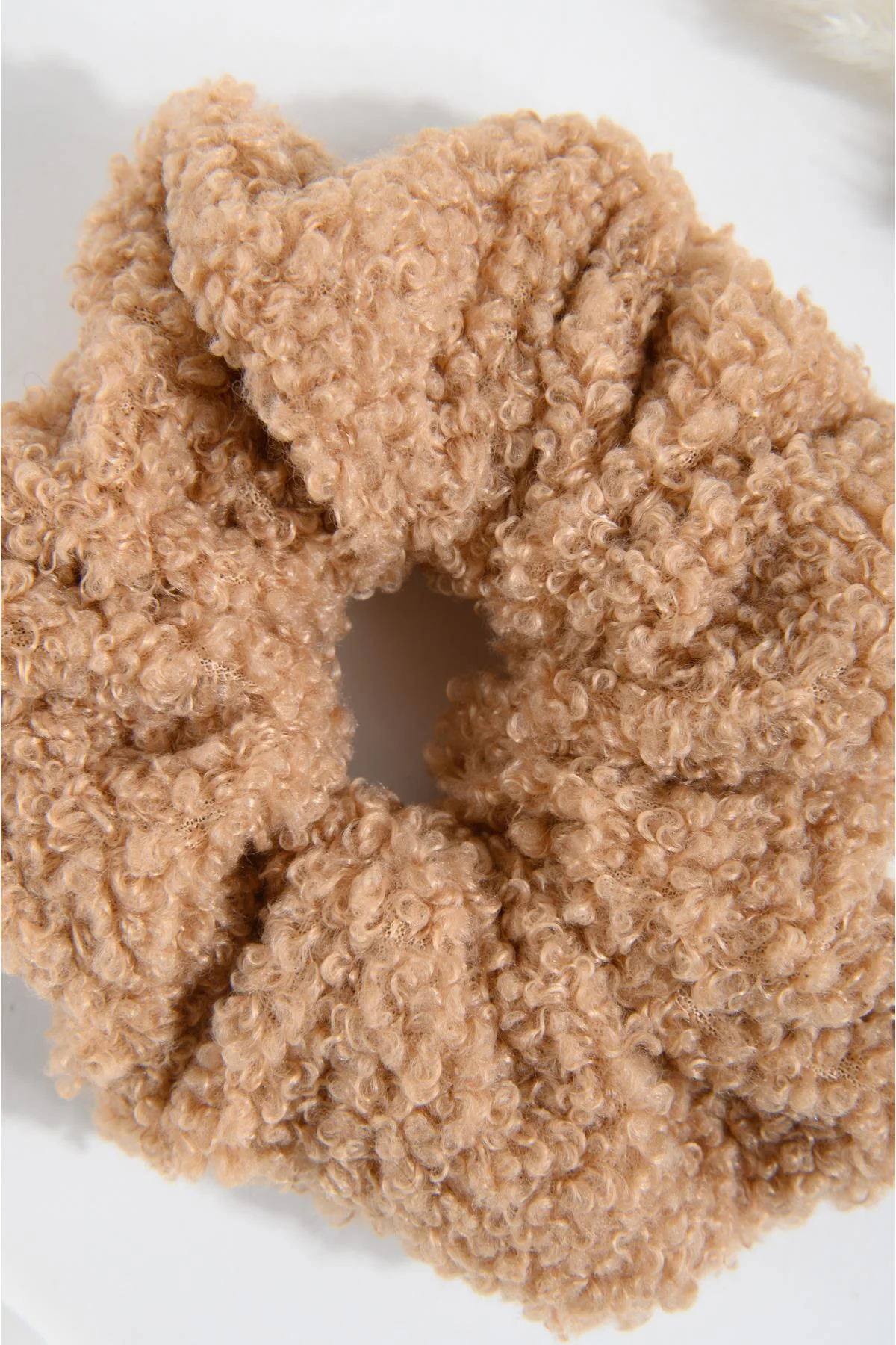 Scrunchie in Braun - Image 4