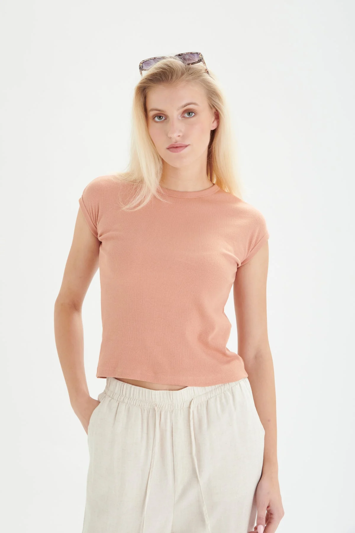 T-Shirt in Apricot - Image 3